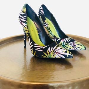 Black/White/Green Floral Pumps